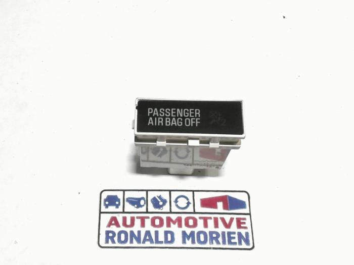 Begagnade Innerdisplay Peugeot iOn iOn Pris € 15,00 Marginaltabell erbjuds av Automaterialen Ronald Morien B.V.