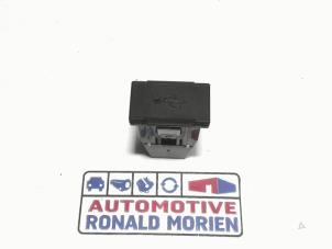 Used Module USB Peugeot iOn iOn Price € 15,00 Margin scheme offered by Automaterialen Ronald Morien B.V.