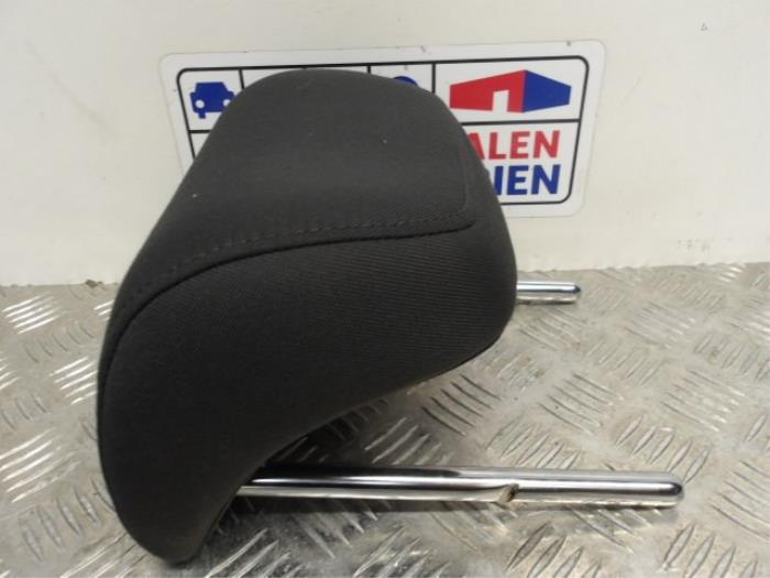 Headrest from a Audi A3 Sportback (8VA/8VF) 1.6 TDI 16V 2013