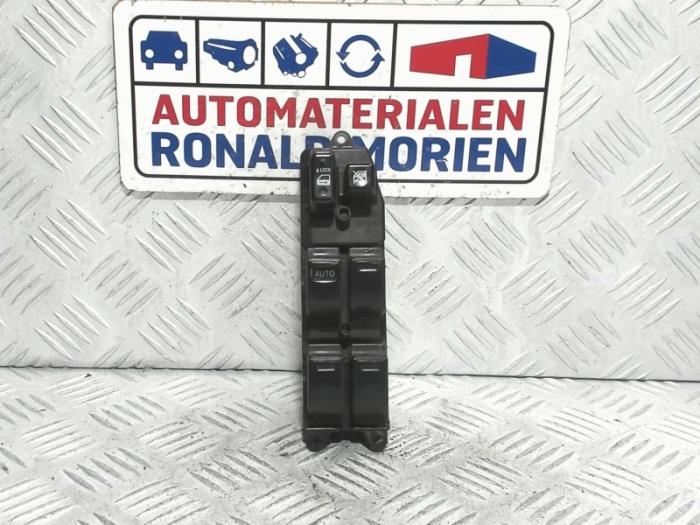 Usados Interruptor combinado de ventanillas Toyota Prius (NHW20) 1.5 16V Precio € 20,00 Norma de margen ofrecido por Automaterialen Ronald Morien B.V.