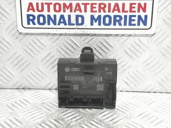 Używane Modul centralnego zamka Audi A7 Sportback (4GA/4GF) 3.0 V6 24V TFSI Quattro Cena € 34,99 Z VAT oferowane przez Automaterialen Ronald Morien B.V.