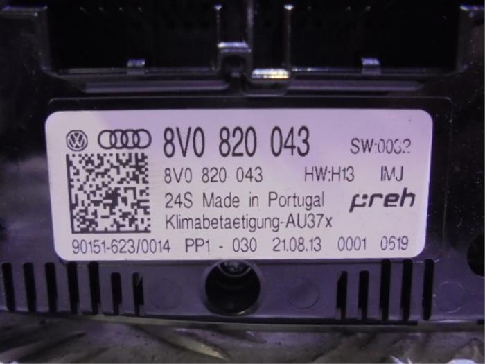 Klimabedienteil van een Audi A3 Sportback (8VA/8VF) 1.6 TDI 16V 2013