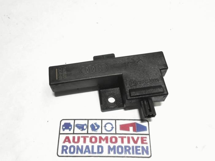 Używane Keyless Entry-Antena Audi A7 Sportback (4GA/4GF) 3.0 V6 24V TFSI Quattro Cena € 9,99 Z VAT oferowane przez Automaterialen Ronald Morien B.V.