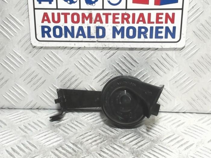 Używane Klakson Audi A7 Sportback (4GA/4GF) 3.0 V6 24V TFSI Quattro Cena € 25,00 Z VAT oferowane przez Automaterialen Ronald Morien B.V.