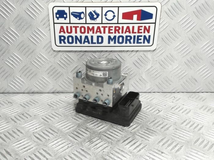 Usagé Bloc ABS BMW 1 serie (F20) 118i 1.5 TwinPower 12V Van Prix € 344,85 Prix TTC proposé par Automaterialen Ronald Morien B.V.