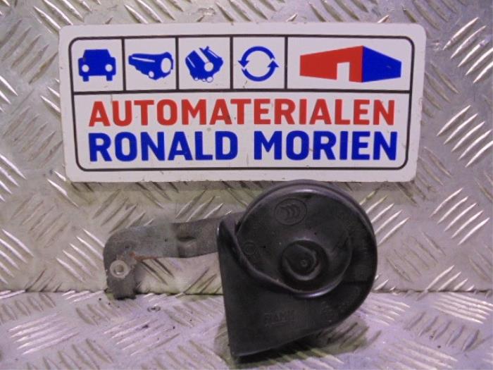Używane Klakson Volvo V50 (MW) 1.6 D2 16V Cena € 9,50 Procedura marży oferowane przez Automaterialen Ronald Morien B.V.