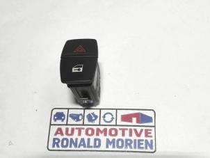 Used Panic lighting switch BMW 1 serie (F20) 118i 1.5 TwinPower 12V Van Price € 14,99 Inclusive VAT offered by Automaterialen Ronald Morien B.V.