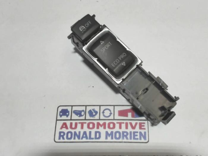 Używane Przelacznik ESP BMW 1 serie (F20) 118i 1.5 TwinPower 12V Van Cena € 25,00 Z VAT oferowane przez Automaterialen Ronald Morien B.V.