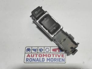 Usados Interruptor ESP BMW 1 serie (F20) 118i 1.5 TwinPower 12V Van Precio € 25,00 IVA incluido ofrecido por Automaterialen Ronald Morien B.V.