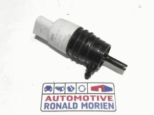 Used Windscreen washer pump BMW 1 serie (F20) 118i 1.5 TwinPower 12V Van Price € 7,50 Inclusive VAT offered by Automaterialen Ronald Morien B.V.