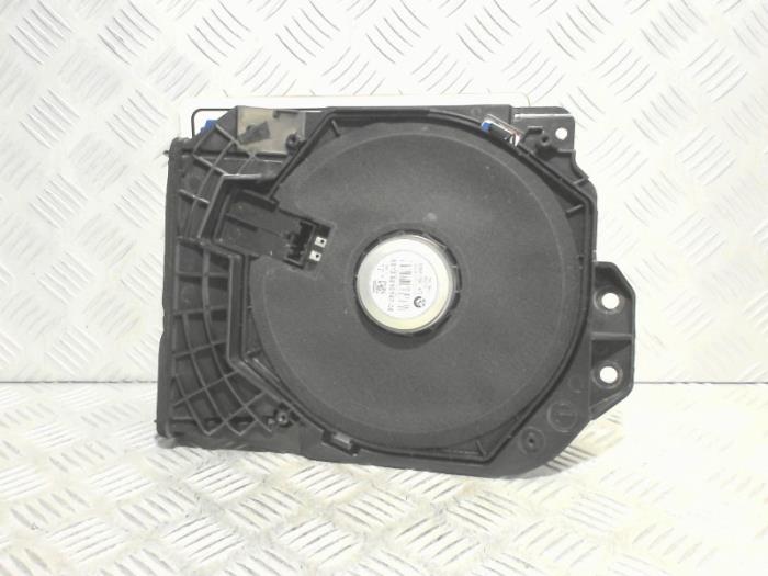 Speaker from a BMW 1 serie (F20) 118i 1.5 TwinPower 12V Van 2018