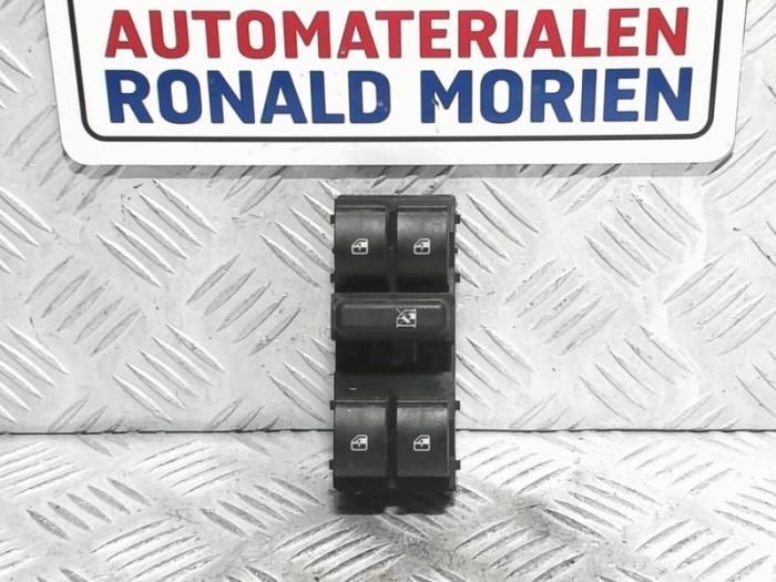 Używane Przelacznik combi okienny Fiat 500L (199) 1.4 16V Cena € 19,00 Procedura marży oferowane przez Automaterialen Ronald Morien B.V.