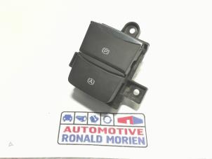 Used Parking brake switch Ford Focus 4 1.0 Ti-VCT EcoBoost 12V 125 Price € 14,99 Inclusive VAT offered by Automaterialen Ronald Morien B.V.
