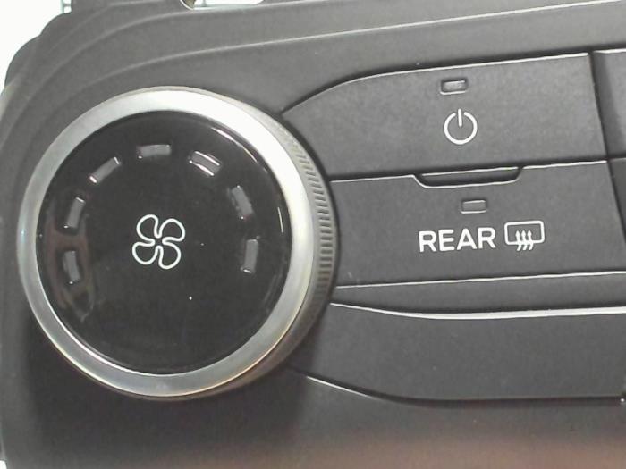 Panel de control de calefacción de un Ford Focus 4 1.5 EcoBlue 120 2020