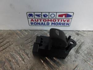 Used Electric window switch Volvo V40 (MV) 1.6 D2 Price € 10,00 Margin scheme offered by Automaterialen Ronald Morien B.V.