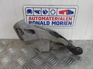 Used Engine mount Audi A5 Cabrio (8F7) 2.0 TDI 16V Price € 24,00 Margin scheme offered by Automaterialen Ronald Morien B.V.