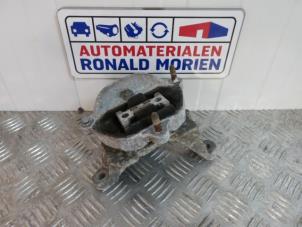 Used Engine mount Audi A5 Cabrio (8F7) 2.0 TDI 16V Price € 25,00 Margin scheme offered by Automaterialen Ronald Morien B.V.