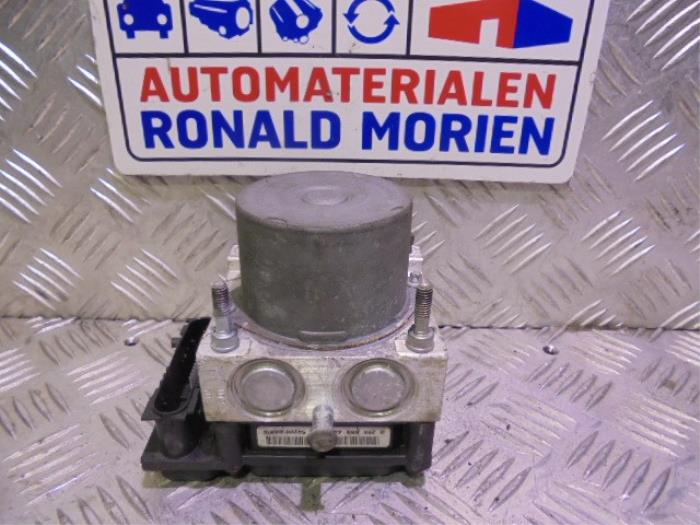 Begagnade ABS-pump Toyota Aygo (B10) 1.4 HDI Pris € 35,00 Marginaltabell erbjuds av Automaterialen Ronald Morien B.V.