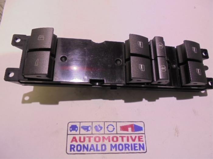 Usados Interruptor combinado de ventanillas Volkswagen Phaeton (3D) 3.2 V6 30V 4Motion Precio € 25,00 Norma de margen ofrecido por Automaterialen Ronald Morien B.V.