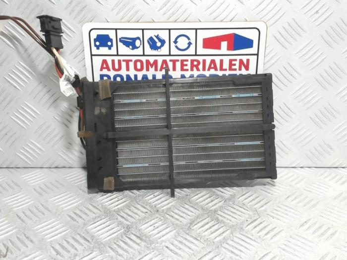 Używane Element grzewczy Audi A5 Cabrio (8F7) 2.0 TDI 16V Cena € 75,00 Procedura marży oferowane przez Automaterialen Ronald Morien B.V.