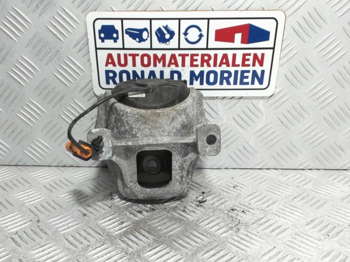 Engine mount Audi A5 Cabriolet 2.0 TDI 16V 8K0199381AP CAH