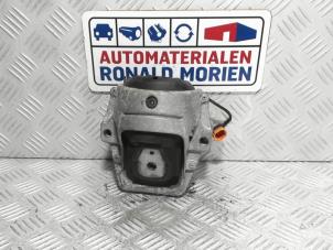 Used Engine mount Audi A5 Cabrio (8F7) 2.0 TDI 16V Price € 45,00 Margin scheme offered by Automaterialen Ronald Morien B.V.