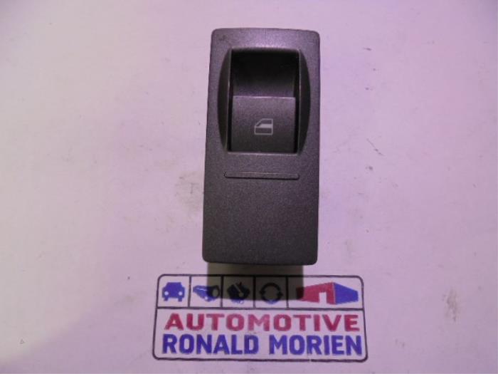 Electric window switch from a Volkswagen Phaeton (3D) 3.2 V6 30V 4Motion 2004