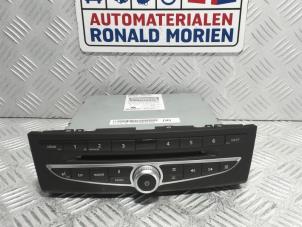 Usagé Changeur de CD Renault Koleos I 2.0 dCi 16V Prix € 145,00 Règlement à la marge proposé par Automaterialen Ronald Morien B.V.