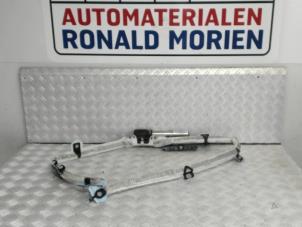 Used Roof curtain airbag, left BMW 3 serie (E90) 320i 16V Price € 49,00 Margin scheme offered by Automaterialen Ronald Morien B.V.
