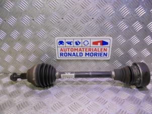 Usagé Arbre de transmission avant gauche Volkswagen Touran Prix € 39,00 Prix TTC proposé par Automaterialen Ronald Morien B.V.