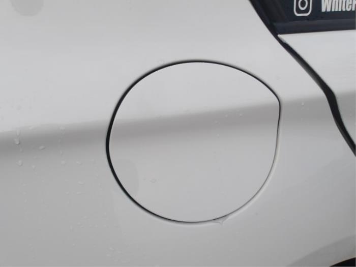 Tank cap cover from a BMW 1 serie (F20) M135i 3.0 24V 2015