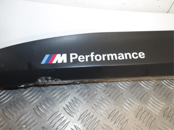 Seitenschürze rechts van een BMW 1 serie (F20) M135i 3.0 24V 2015
