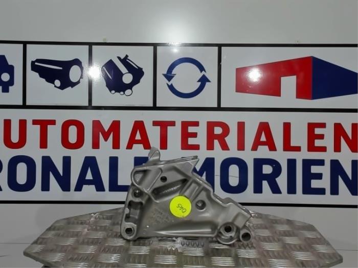 New Engine mount Volkswagen Golf VIII Variant (GC5) 2.0 TDI BlueMotion 16V Price € 25,00 Inclusive VAT offered by Automaterialen Ronald Morien B.V.