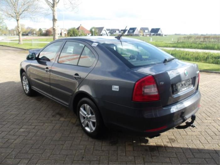 Zderzak tylny z Skoda Octavia (1Z3) 1.4 TSI 16V 2011