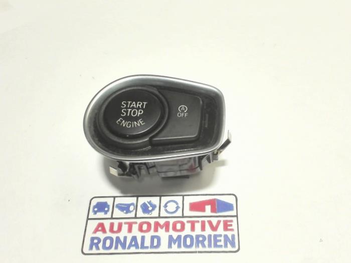 Usagé Commande start/stop BMW 2 serie Active Tourer (F45) 218i 1.5 TwinPower Turbo 12V Prix € 25,00 Prix TTC proposé par Automaterialen Ronald Morien B.V.