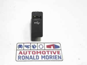 Usados Conexión AUX-USB BMW 2 serie Active Tourer (F45) 218i 1.5 TwinPower Turbo 12V Precio € 9,99 IVA incluido ofrecido por Automaterialen Ronald Morien B.V.