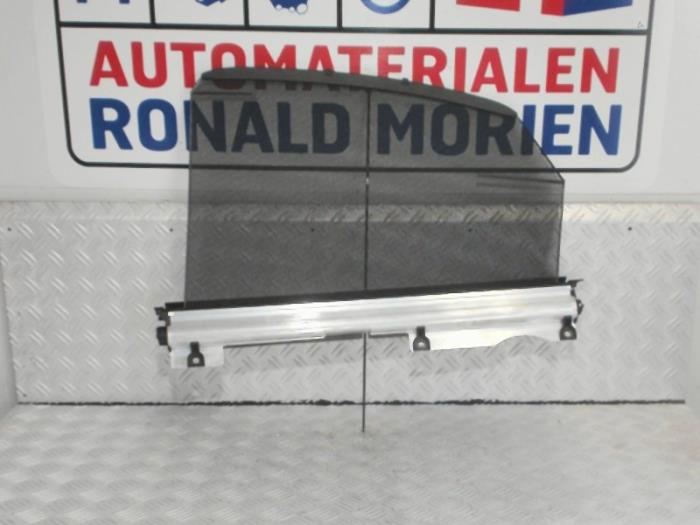 Używane Roleta prawa Audi A8 (D4) 3.0 TDI V6 24V Quattro Cena € 75,00 Z VAT oferowane przez Automaterialen Ronald Morien B.V.
