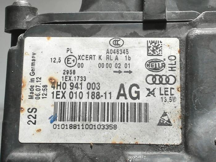 Headlight, left from a Audi A8 (D4) 3.0 TDI V6 24V Quattro 2013