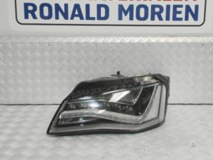 Używane Reflektor lewy Audi A8 (D4) 3.0 TDI V6 24V Quattro Cena € 1.203,95 Z VAT oferowane przez Automaterialen Ronald Morien B.V.