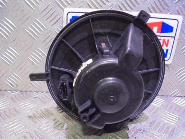 Motor de ventilador de calefactor de un Volkswagen Golf VI Variant (AJ5/1KA) 1.6 TDI 16V 105 2011