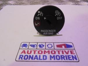 Used Airbag switch Opel Meriva 1.4 Turbo 16V ecoFLEX Price € 10,00 Margin scheme offered by Automaterialen Ronald Morien B.V.