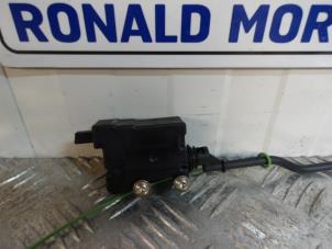 Used Tank flap lock motor BMW 3 serie (E90) 320i 16V Price € 10,00 Margin scheme offered by Automaterialen Ronald Morien B.V.