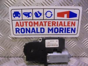 Used Sunroof motor Opel Meriva 1.4 Turbo 16V ecoFLEX Price € 45,00 Margin scheme offered by Automaterialen Ronald Morien B.V.