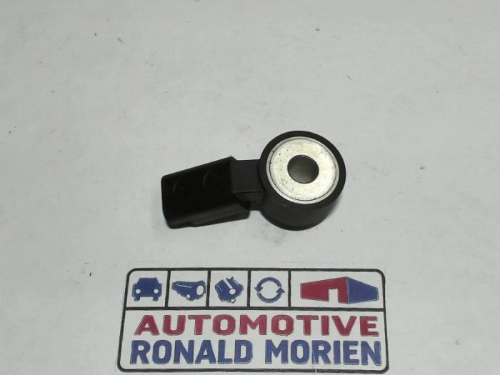 Klopfsensor van een Peugeot 3008 II (M4/MC/MJ/MR) 1.2 12V e-THP PureTech 130 2021