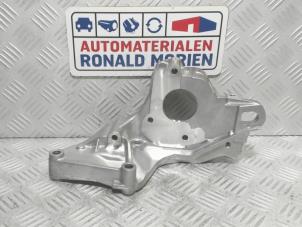 New Alternator upper bracket Volkswagen Crafter (SY) 2.0 TDI Price € 95,00 Inclusive VAT offered by Automaterialen Ronald Morien B.V.