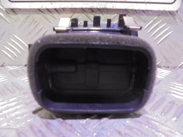 Rejilla de aire de salpicadero de un BMW 1 serie (F20) M135i 3.0 24V 2015
