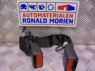 Usados Cinturón de seguridad centro detrás BMW 1 serie (F20) M135i 3.0 24V Precio € 24,00 Norma de margen ofrecido por Automaterialen Ronald Morien B.V.