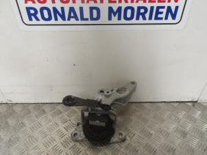 Used Engine mount Opel Vivaro 1.6 CDTI 95 Euro 6 Price € 35,00 Margin scheme offered by Automaterialen Ronald Morien B.V.