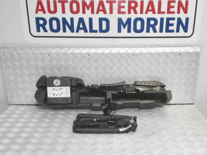 Używane Dzwignik Audi S3 Limousine (GYL) 2.0 T FSI 16V Cena € 115,00 Z VAT oferowane przez Automaterialen Ronald Morien B.V.