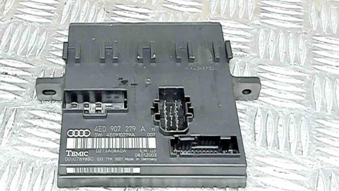 Ordinateur contrôle fonctionnel d'un Audi A8 (D3) 4.2 V8 40V Quattro 2003